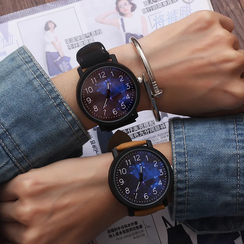 Модни дамски часовници корейски тенденция на студентски корейски двойка мъжки часовници с колан дамски часовници за ученици