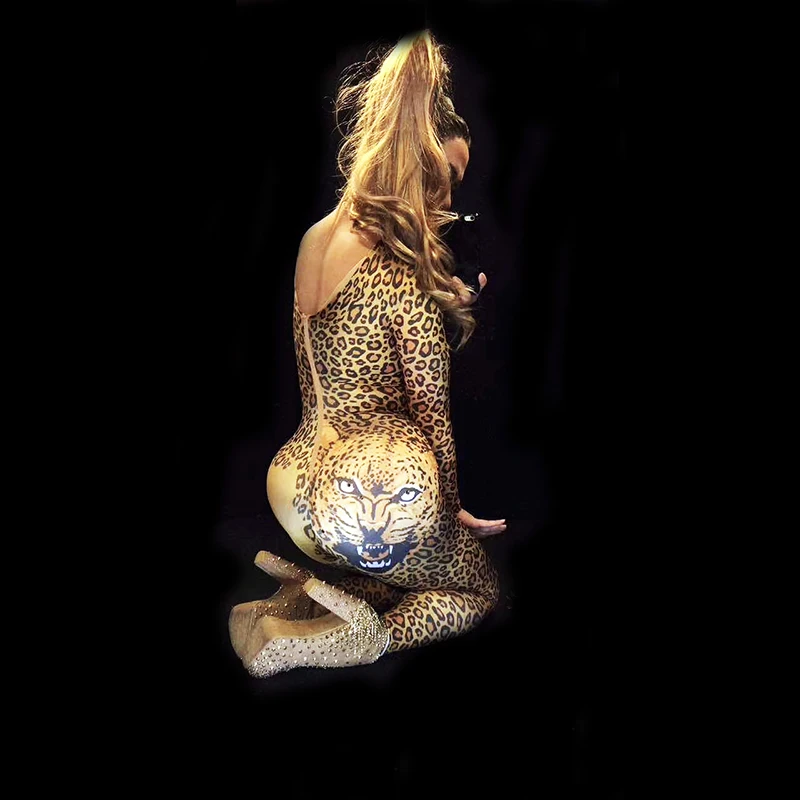 Сексуалната индивидуалност на дизайна и с леопардовым принтом еластичен гащеризон бар нощен клуб, концерт, певица и танцьорка костюми